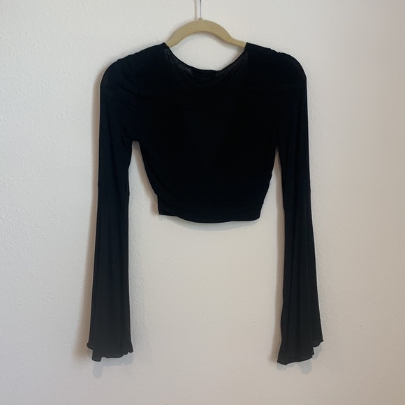 Bell sleeve wrap crop top - Picture 3 of 4
